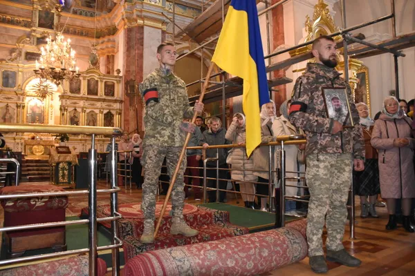 У Луцьку попрощалися із загиблим Героєм Андрієм Савчуком (фото)