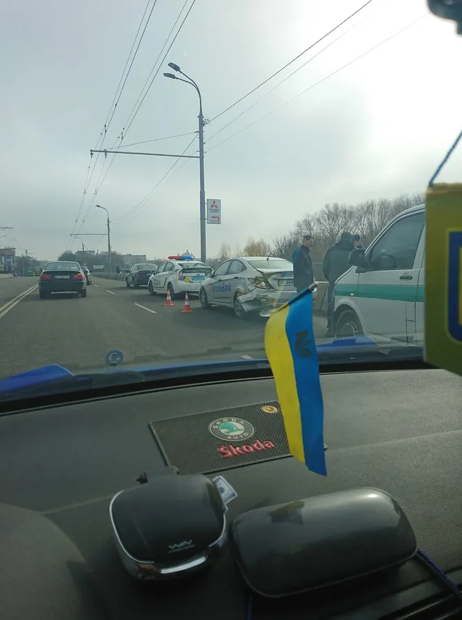 У Луцьку зіткнулися дві інкасаторські автівки