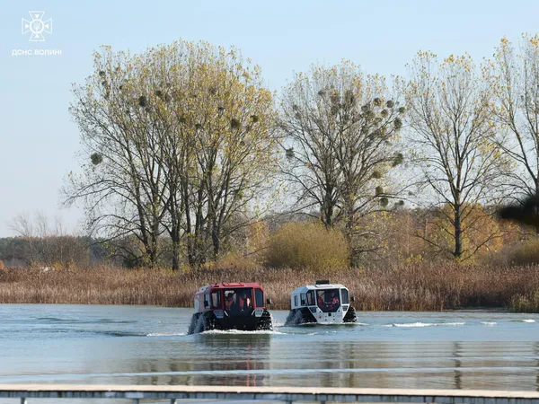 На Шацьких озерах провели масштабну евакуацію з води: що коїться (фото)
