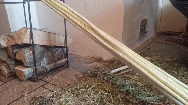 Палиці мають бути рівні та без сучків