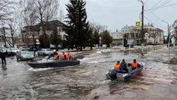 Пливуть вулицями на човнах: на Волині з'явилася своя Венеція (відео)