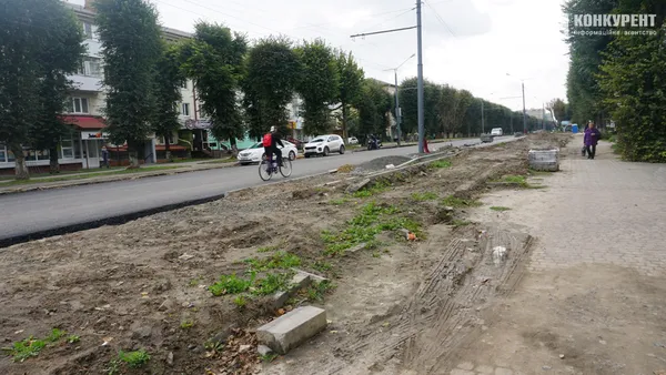Їздять, ходять, ремонтують: що відбувається на проспекті Волі у Луцьку (фото)