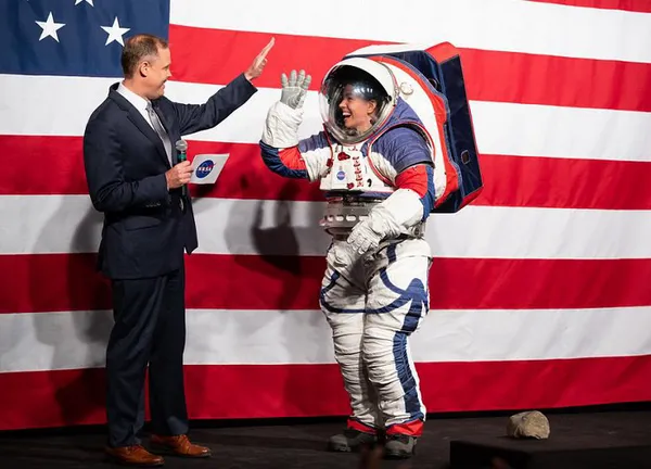 NASA опублікувало нові скафандри для польотів на Місяць і Марс (фото,відео)