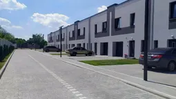 У Луцьку в промзоні на місці гаражів виросли незаконні таунхауси (фото)