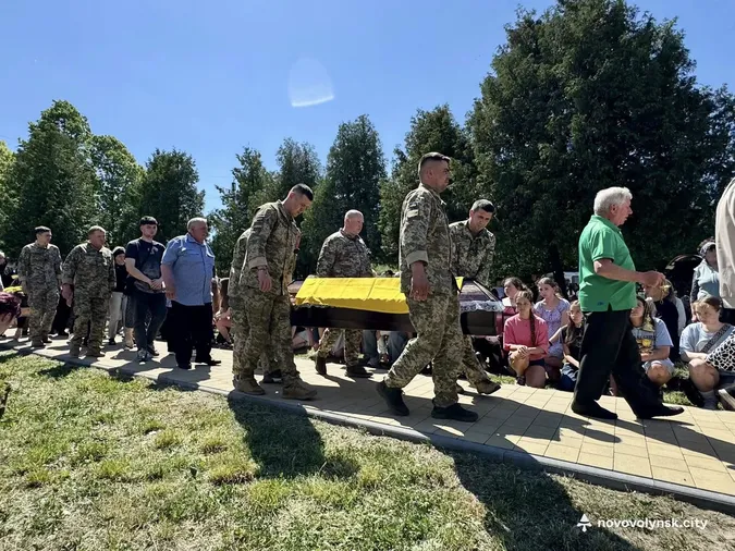 Пів року вважався зниклим: на Волині попрощалися з воїном Сергієм Шулєповим (фото)