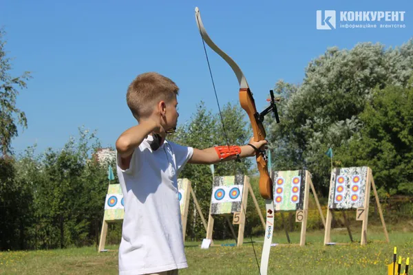 У Луцьку стартував перший чемпіонат міста зі стрільби з лука (ФОТО)