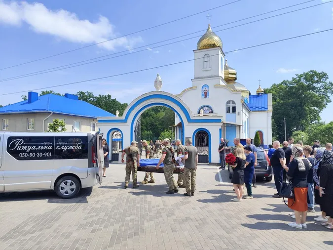 На Волині попрощалися із полеглим Героєм Олександром Троянчуком (фото)
