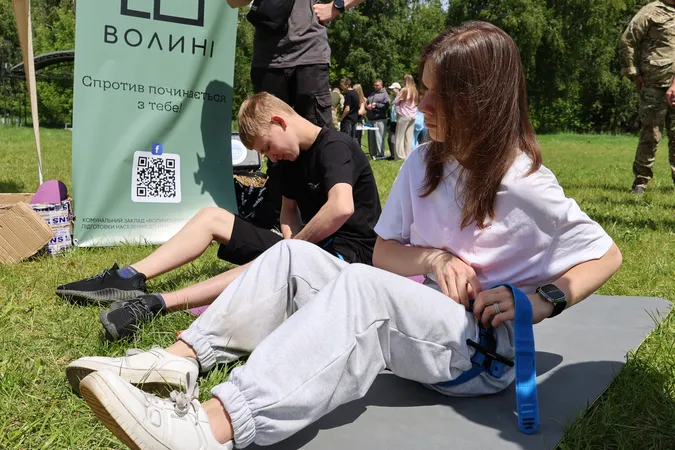 Популярний співак YAKTAK вчився надавати домедичну допомогу у Центрі національного спротиву Волині (фото)