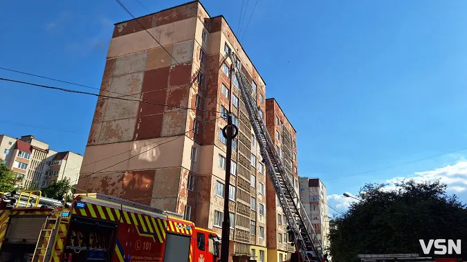 У Луцьку на Федорова горіла квартира багатоповерхівки (фото, відео)