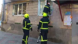 У Луцьку рятувальники виявили мертвого чоловіка у зачиненій квартирі (відео)