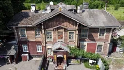 За 50 км від Луцька зберігся один із найстаріших дерев'яних вокзалів України (фото)