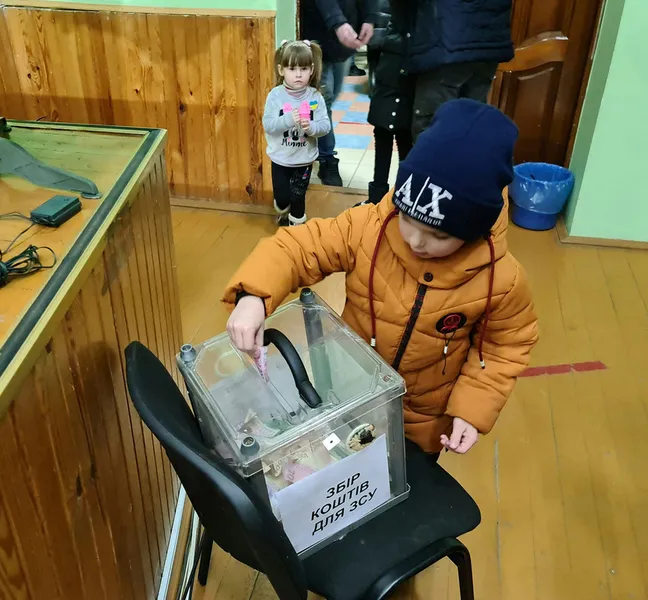 Під час різдвяних концертів у Підгайцівській громаді зібрали понад 100 000 гривень для ЗСУ (фото)