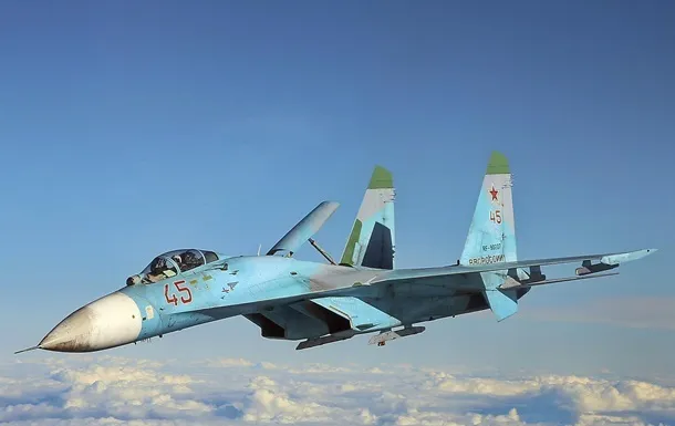 Російський винищувач Су-27 перехопив американський безпілотник над Чорним морем