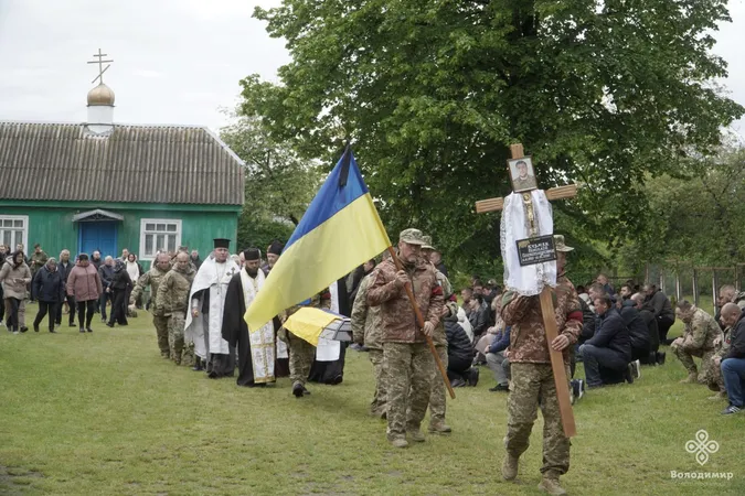Скорботний день для міста на Волині: попрощалися з воїном Віталієм Кузмяком (фото)