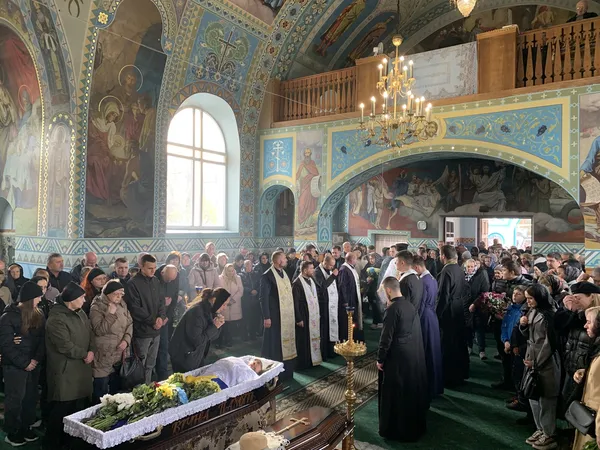 На Волині попрощалися з полеглим воїном Петром Оверчуком (фото)