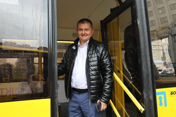 Дев’ять громад Волині отримали нові шкільні спецавтобуси (фото)