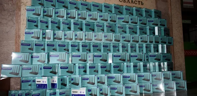 На Волинь привезли сотні Wi-Fi роутерів для укриттів у школах і дитсадках (фото)