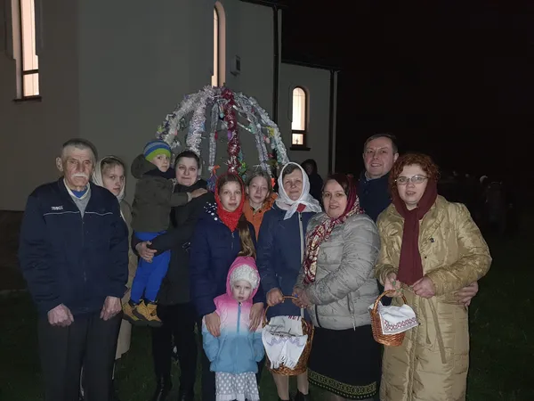 Христос Воскрес: волинський фейсбук заповнений привітаннями з Великоднем  (фото, відео)