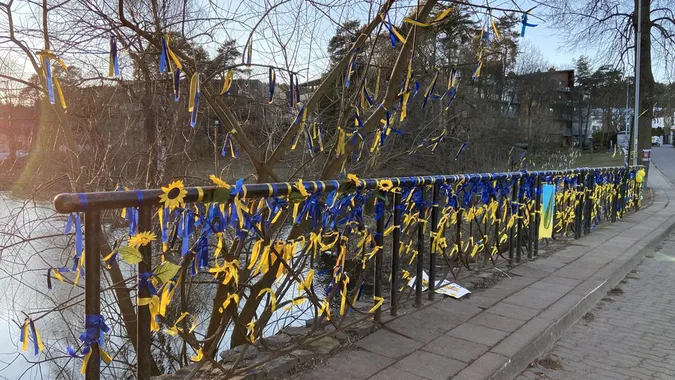 У Вільнюсі на вулиці, де розташоване посольство РФ, з’явились таблички «Героїв України» (фото)