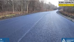 Між селами Озеро та Тростянець заасфальтували дорогу (фото, відео)