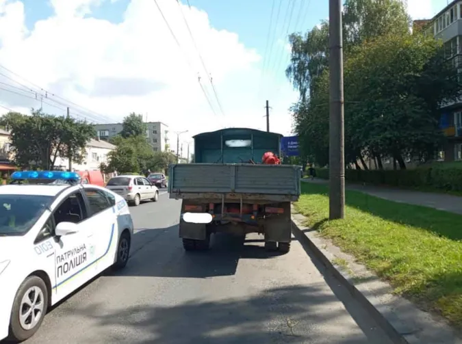 Поліція з’ясовує обставини аварії в Луцьку, в якій загинула дитина (фото)