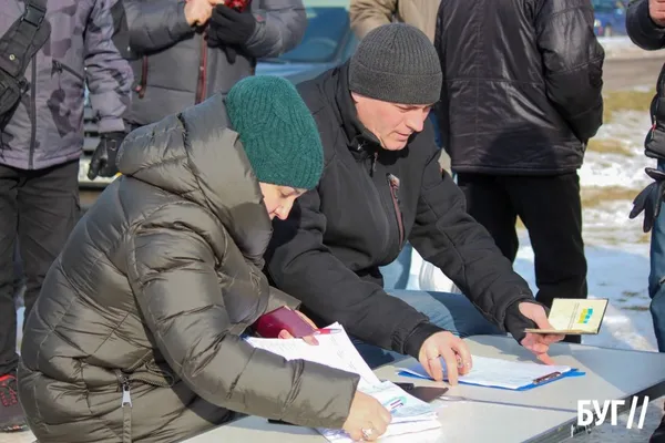Священник не з'явився: на Волині голосували за перехід храму з УПЦ «МП» до ПЦУ (фото, відео)