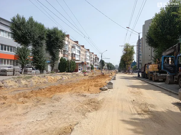 Розрили другу смугу для руху: що коїться на проспекті Волі у Луцьку (фото)