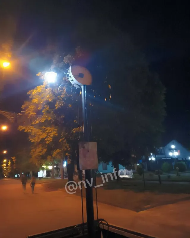 Вандали пошкодили годинник за 85 тисяч у центрі Нововолинська (фото)