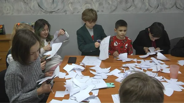 У центрі Луцька розвісили сотню «Ангелів пам'яті» (відео)