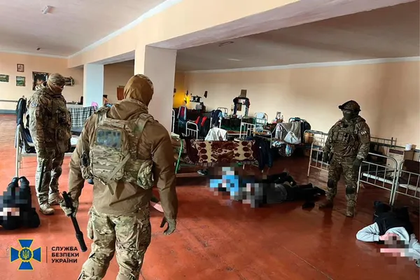 В'язні Рівненської колонії  виманювали гроші у родичів українських військовополонених