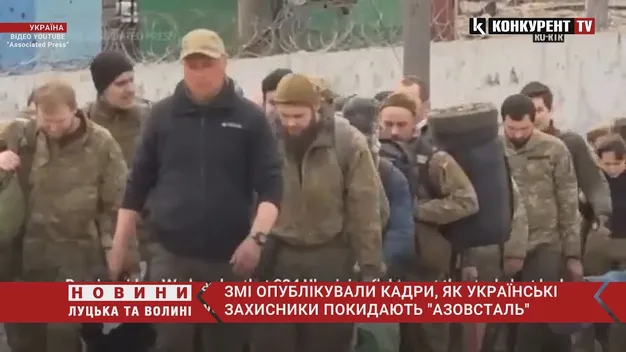 З'явились кадри виходу захисників Маріуполя з «Азовсталі» (відео)
