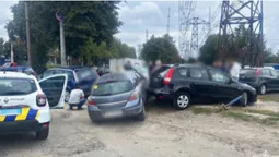 У Луцьку біля авторинку п'яний водій розчовп припарковані Ford та Hyundai (фото)
