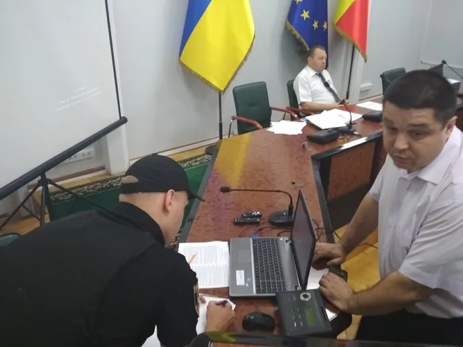 Через конфлікт до Луцькради приїхала поліція (фото)