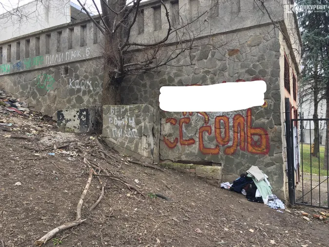 «Не ламайте, заберу»: на Старому ринку тривають демонтажі (фото)