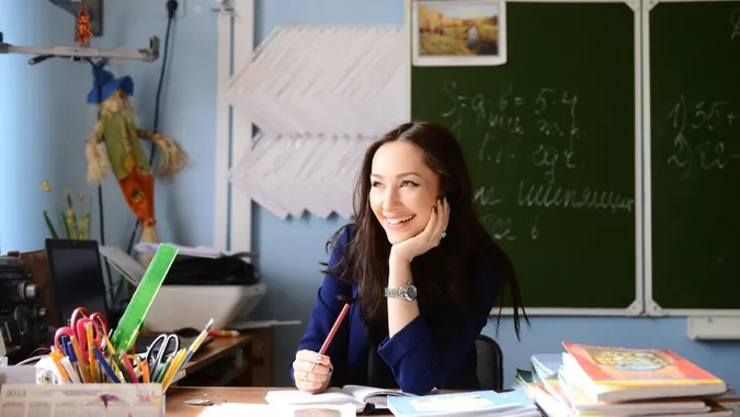 Луцьким педагогам виплатять премії