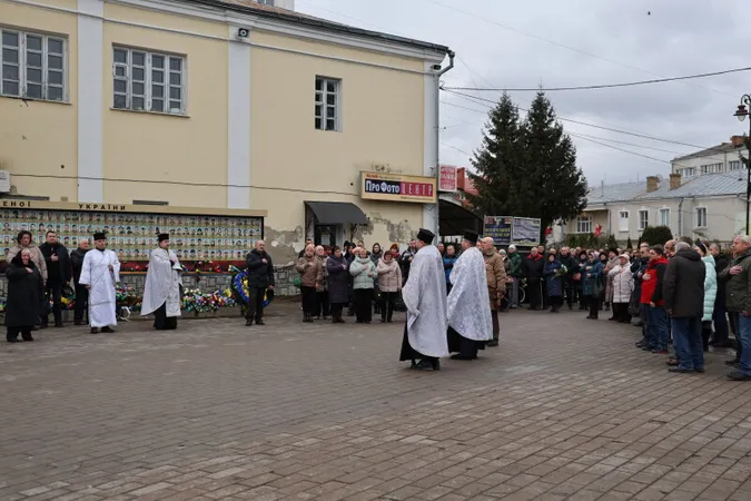 У Луцьку попрощалися зі старшим солдатом Ігорем Личаком (фото)