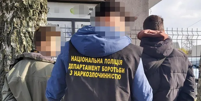 У Луцьку затримали двох підлітків з наркотиками (фото, відео)