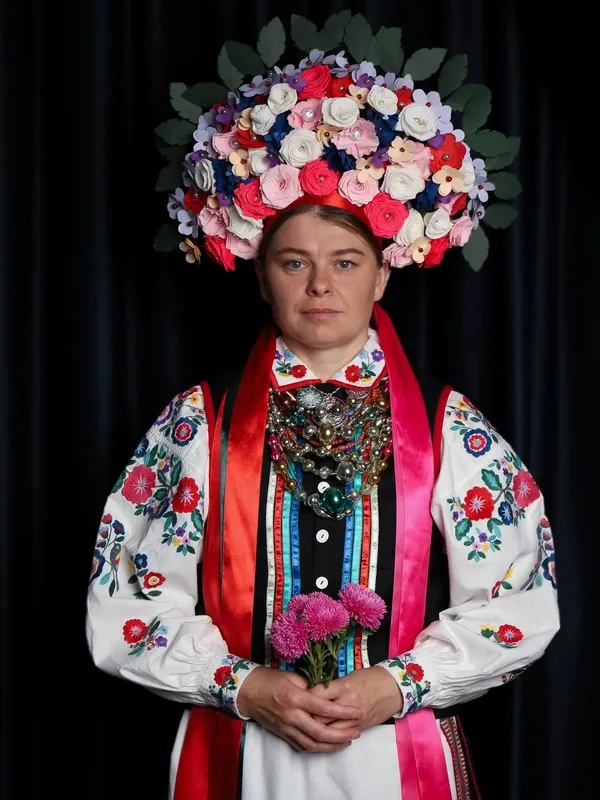 Переколяна гладь, лускавки і волинська крайка: весільний стрій з Любешівщини вдруге отримав нагороду (фото)