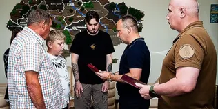 На Волині родинам полеглих нацгвардійців вручили державні нагороди (фото)