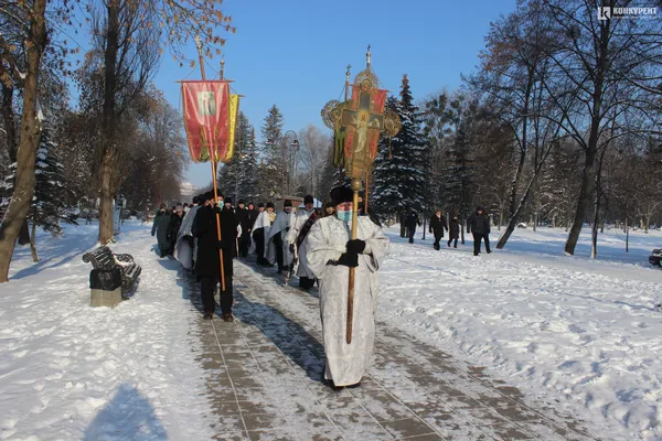 Льодохреща: як освячували воду і лучан (репортаж)