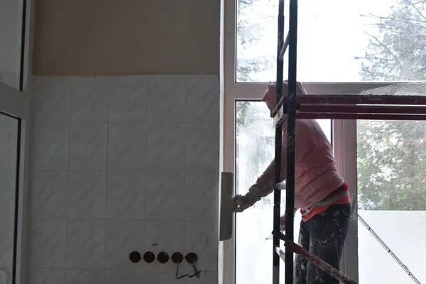 Як у Луцьку ремонтують інфекційну лікарню (фото)
