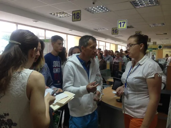У луцькому ЦНАПі – «аншлаг» на закордонні паспорти