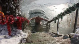 Морозно, але здорово: волиняни хизуються фотографіями з Водохрещенських купань