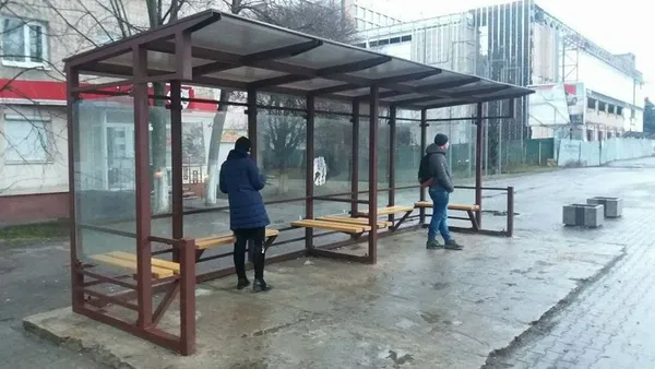 У Луцьку облаштували зупинку на Рівненській (фото)
