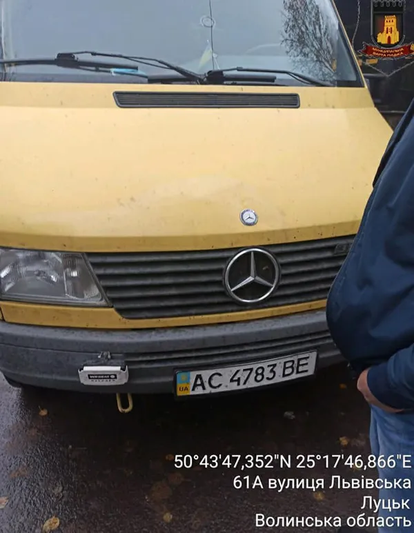Біля контейнерів на Львівській впіймали мешканців сіл із будівельним сміттям (фото)