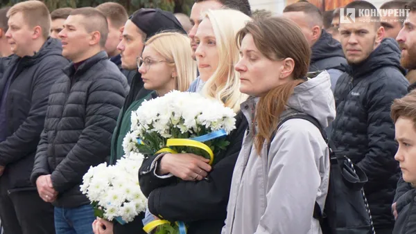 Він хотів би, щоб ми посміхались: Луцьк попрощався із Героєм Андрієм Романовим (фото)