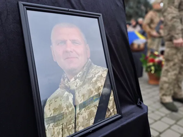 На Волині провели в останню путь військових Олександра Гнатюка, Ігоря Карпука та Романа Йовика (фото)