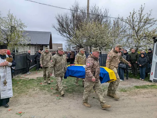 Не встиг створити сім'ю із коханою: на Волині попрощалися з воїном Дмитром Новосадом (фото)