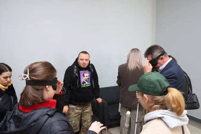 Луцьким студенткам завʼязали очі та відправили гуляти по місту: для чого (фото)