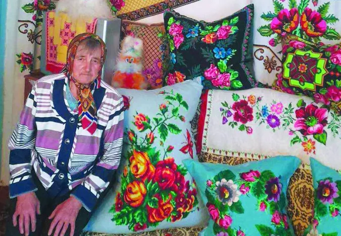 Показали квітковий всесвіт вишивальниці з волинського села (фото)